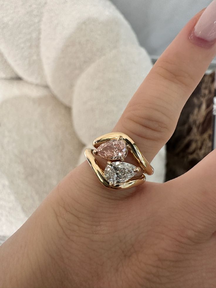 Pinky Finger Rings Are Having a Moment: Why Everyone Is Wearing Them in 2026