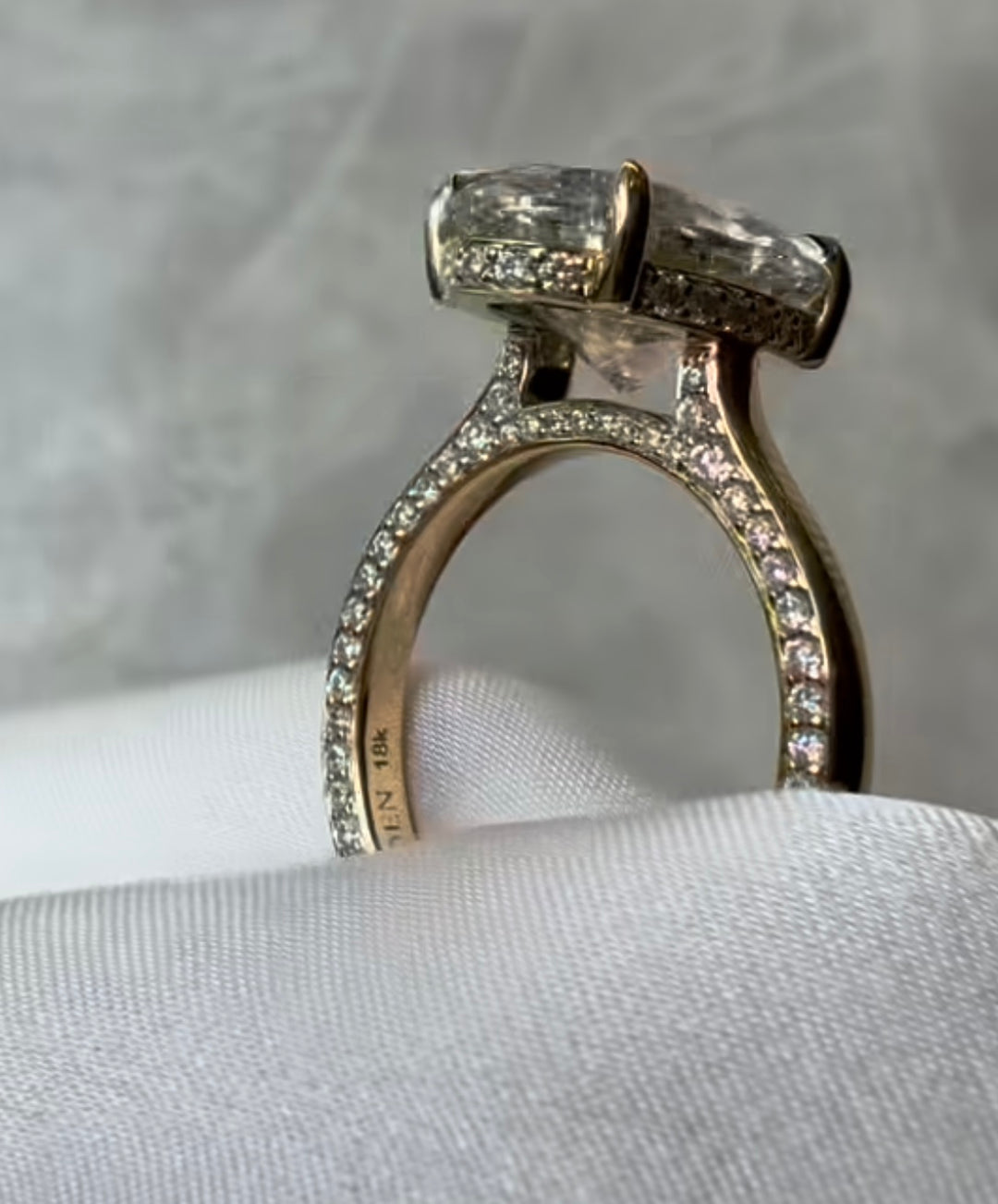 4 Ct Oval Regalia Band
